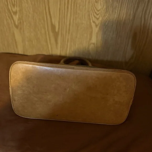 Louis Vuitton Alma hand bag in great preloved condition. This is an awesome - Picture 6 of 9